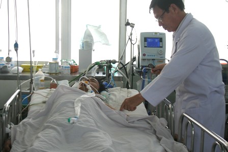 Để[-]tránh[-]bị[-]ngạt[-]trong[-]các[-]giếng[-]cũ hoặc[-]hầm[-]sâu,[-]cần[-]phải[-]thông[-]khí[-]trước[-]khi[-]xuống 